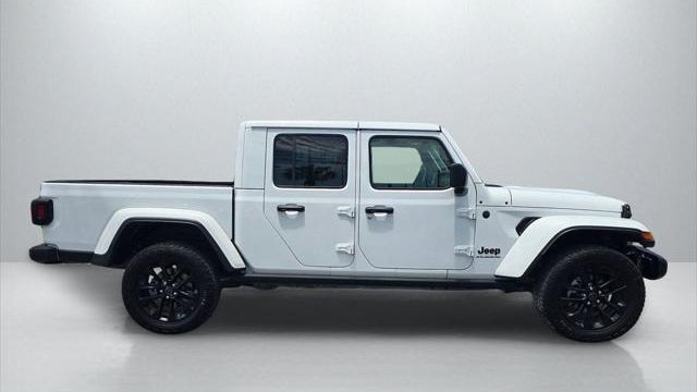 2025 Jeep Gladiator NightHawk