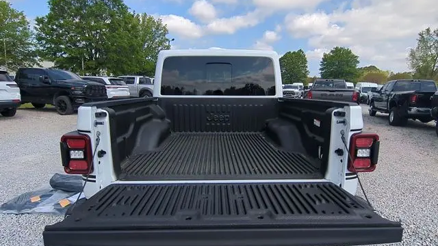 2026 Jeep Gladiator Shadow Ops