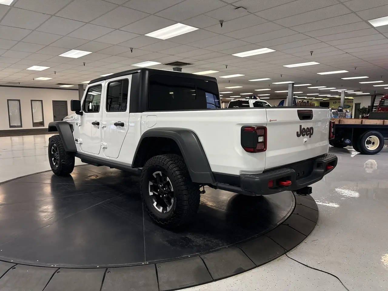2026 Jeep Gladiator - $43,324
