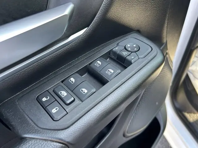 2025 Ram 1500 - $33,043