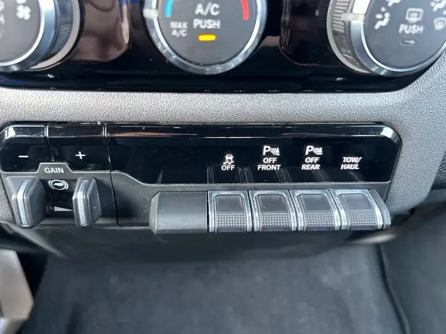 2025 Ram 1500 - $33,043