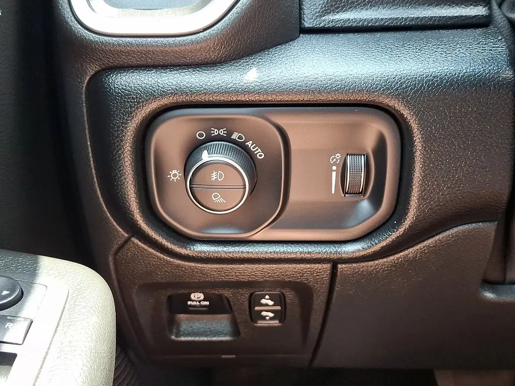 2022 Ram 1500 - $33,000