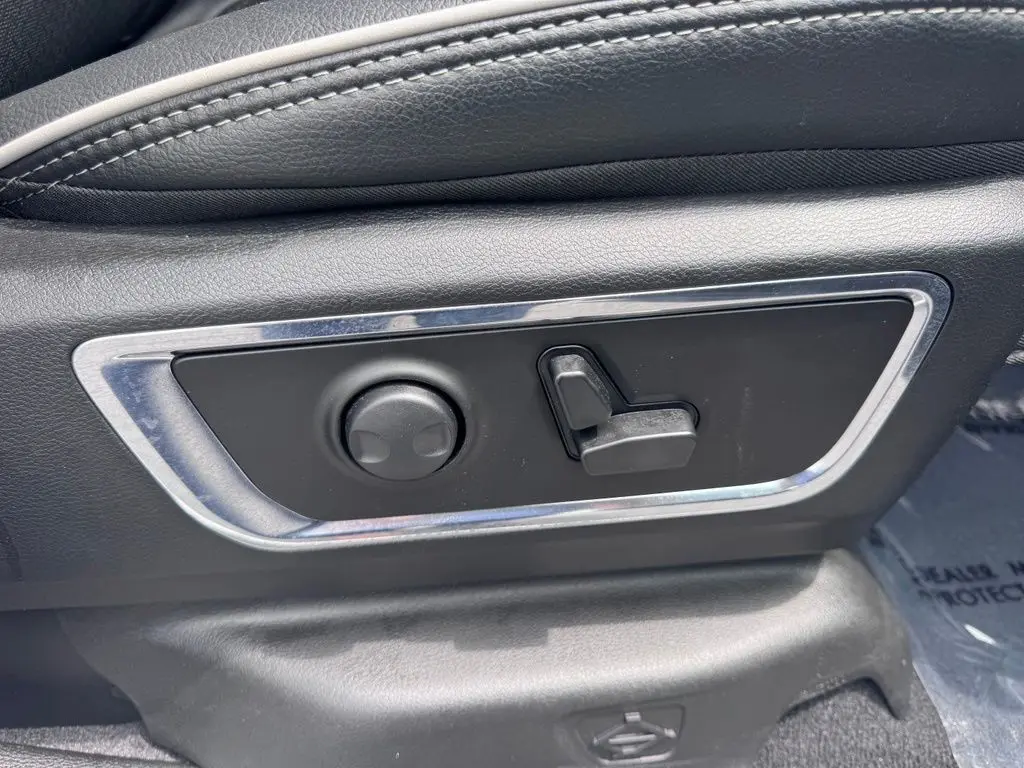 2025 Ram 1500 - $42,800