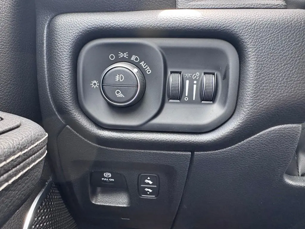 2025 Ram 1500 - $42,800