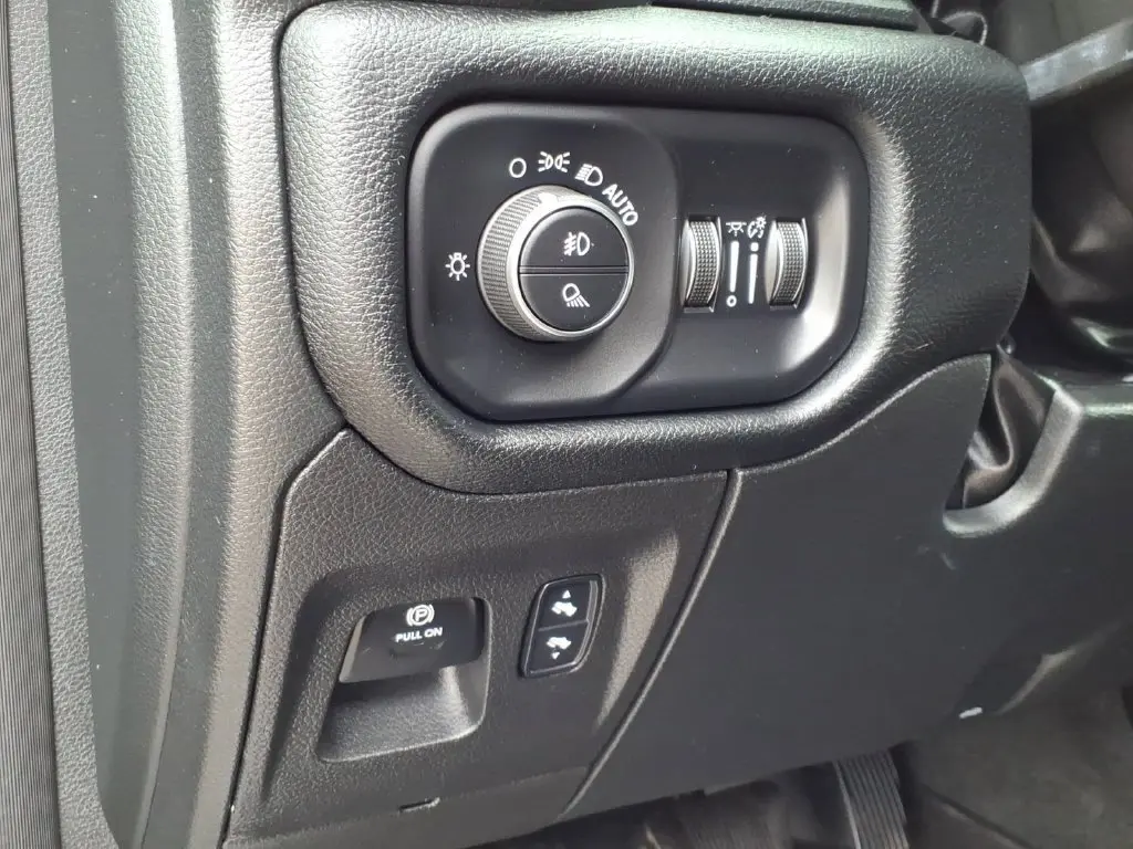 2022 Ram 1500 - $34,100