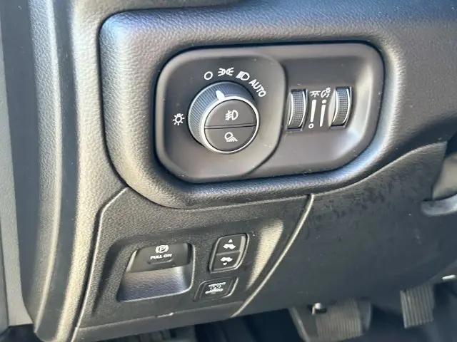 2025 Ram 1500 - $44,689