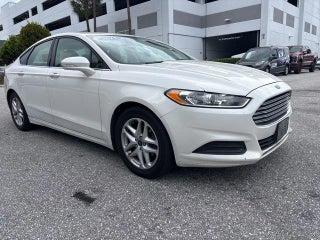 2015 Ford Fusion with White Platinum Metallic Tri-Coat Exterior
