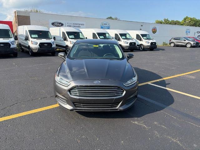 2016 Ford Fusion SE — photo 1 of 18