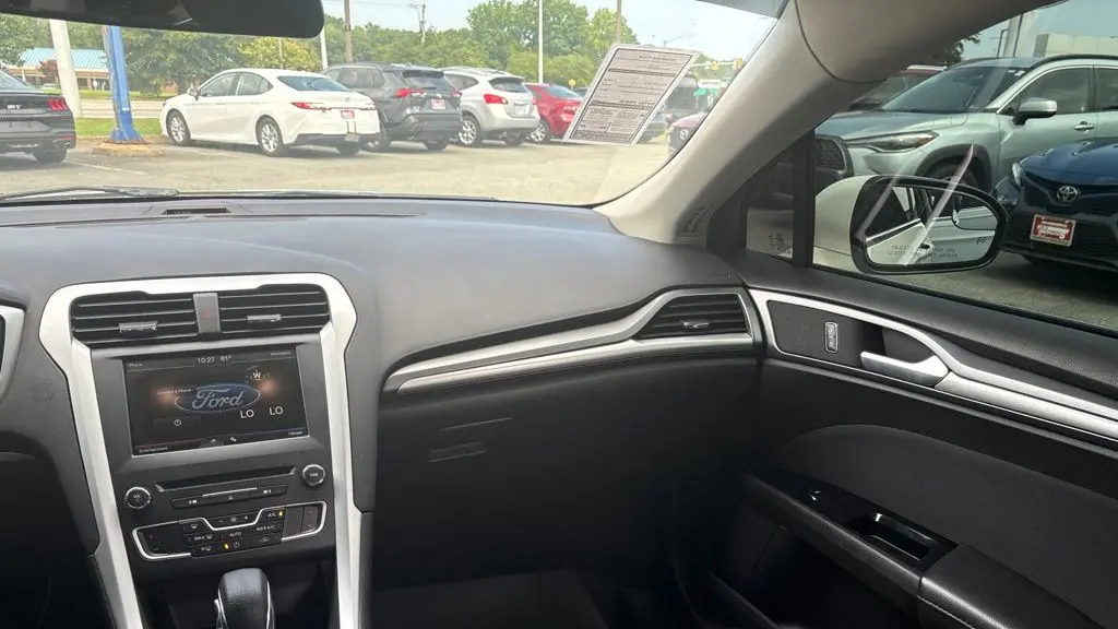 2016 Ford Fusion SE