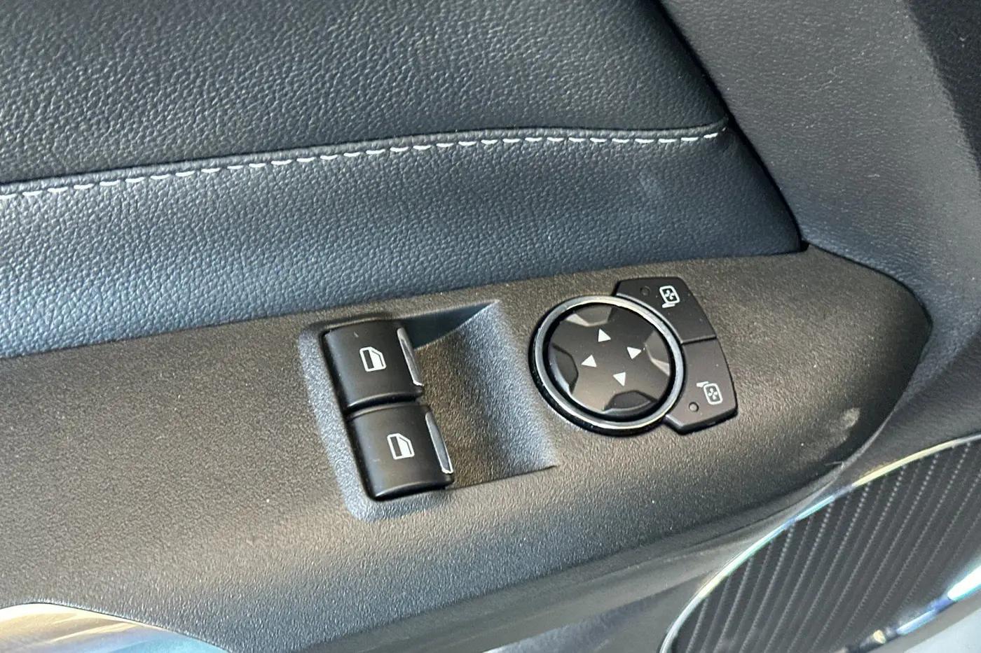 2022 Ford Mustang - $42,500