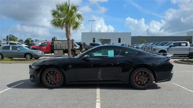 2025 Ford Mustang Dark Horse