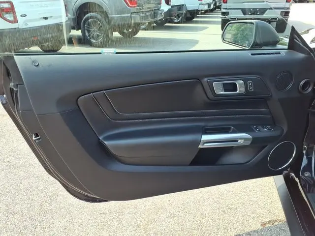 2022 Ford Mustang - $53,926