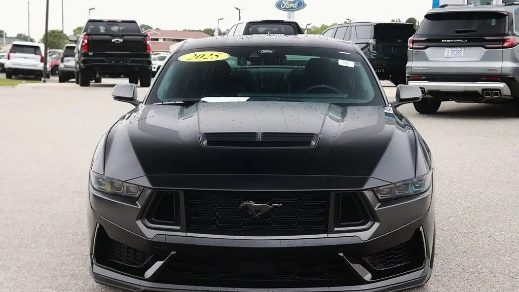 2025 Ford Mustang Dark Horse