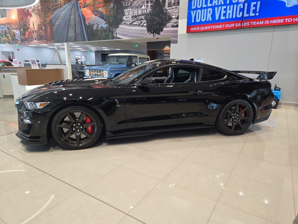 2022 Ford Mustang Shelby GT500 — photo 1 of 12