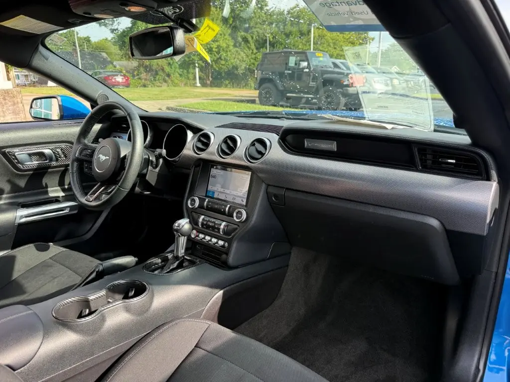 2019 Ford Mustang - $22,996