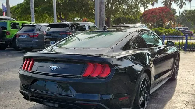 2022 Ford Mustang EcoBoost