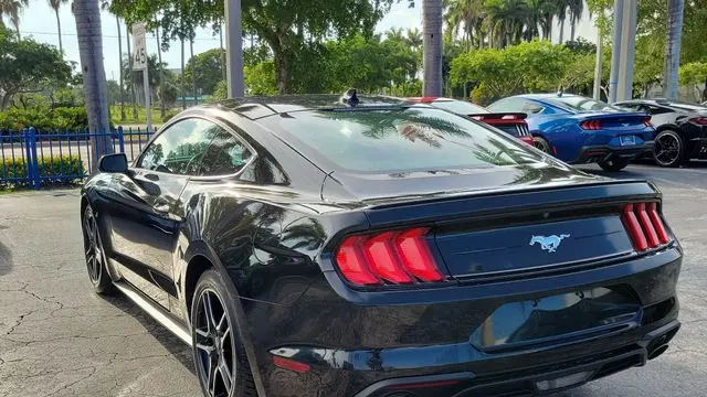 2022 Ford Mustang EcoBoost