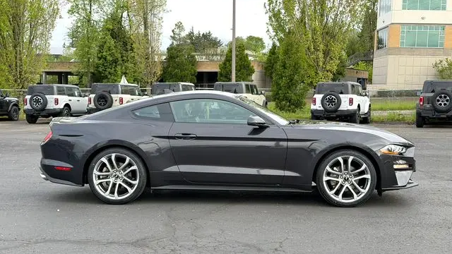 2022 Ford Mustang EcoBoost