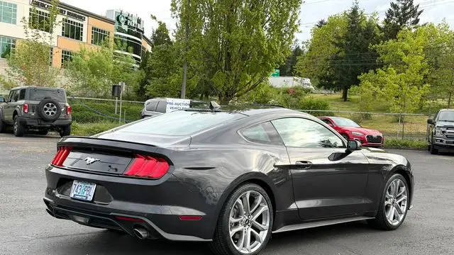 2022 Ford Mustang EcoBoost
