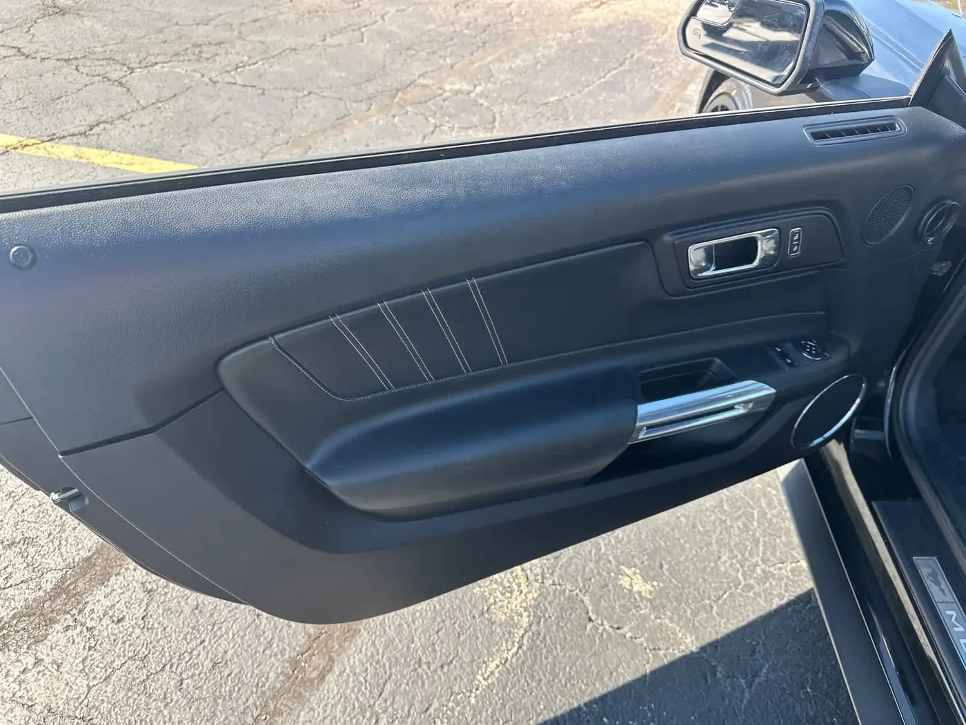 2016 Ford Mustang - $17,990