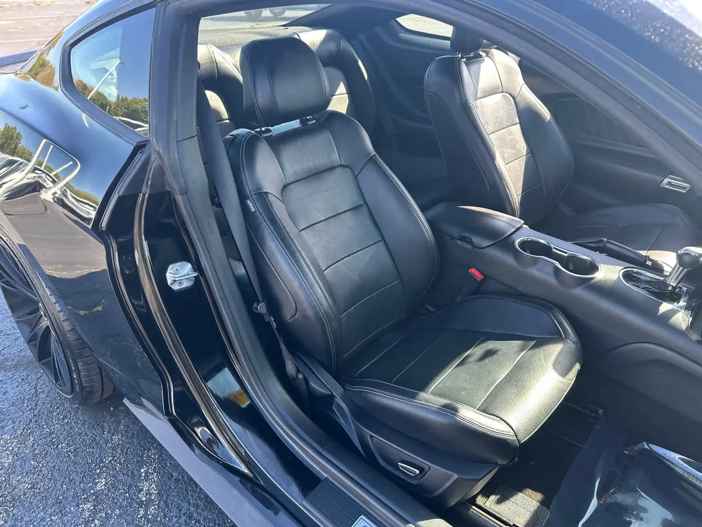 2016 Ford Mustang - $17,990