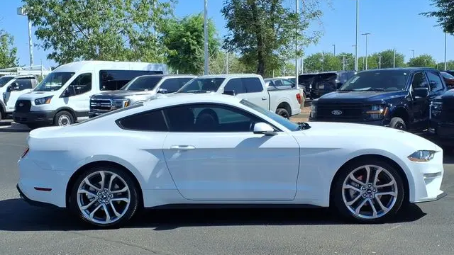 2022 Ford Mustang EcoBoost