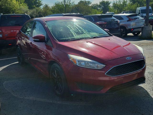 2015 Ford Focus SE — photo 1 of 16