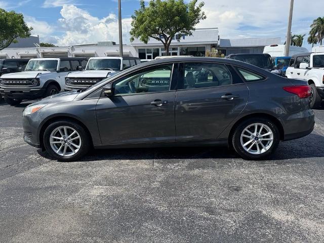 2017 Ford Focus SE — photo 1 of 12