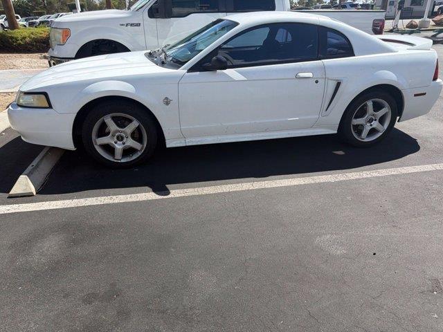 1999 Ford Mustang Base — photo 1 of 3