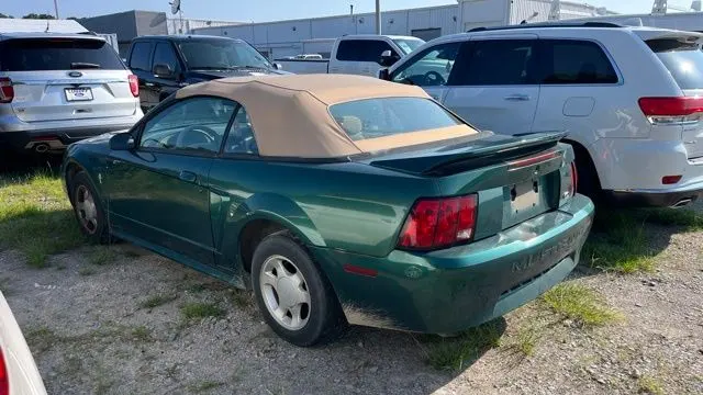 2000 Ford Mustang Base