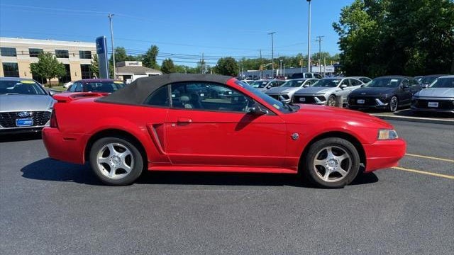 2004 Ford Mustang Deluxe