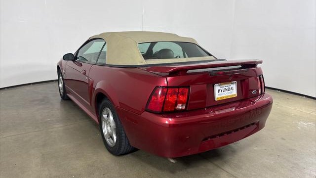 2004 Ford Mustang Deluxe