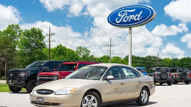 Preowned 2001 Ford Taurus SES for Sale