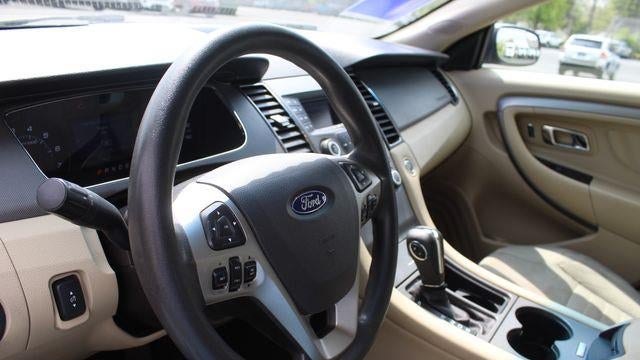 2015 Ford Taurus SE