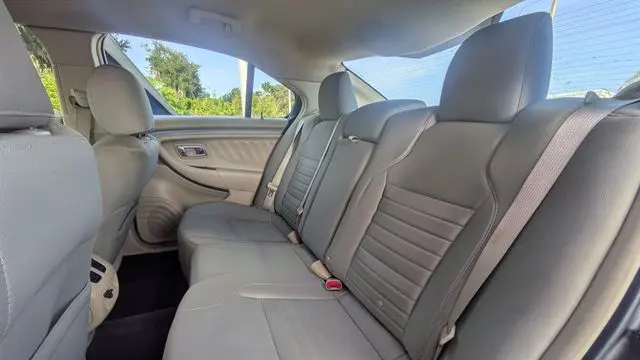 2014 Ford Taurus SE