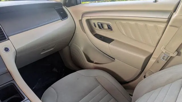 2014 Ford Taurus SE