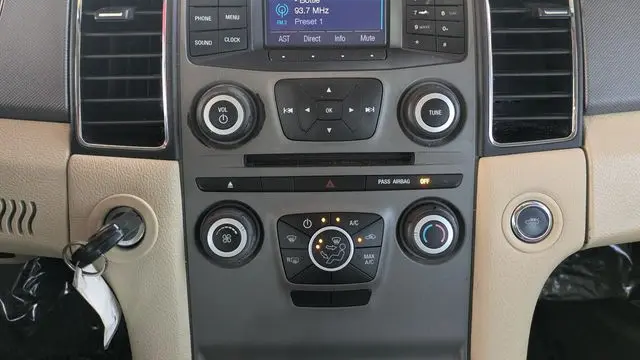 2014 Ford Taurus SE