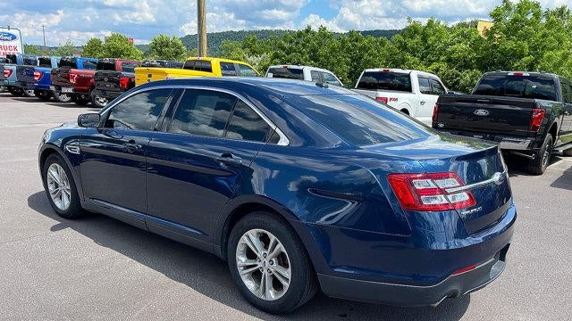 2017 Ford Taurus SE