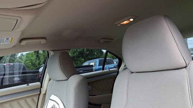 2017 Ford Taurus SE