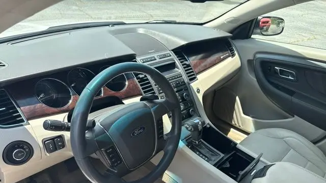 2011 Ford Taurus SEL