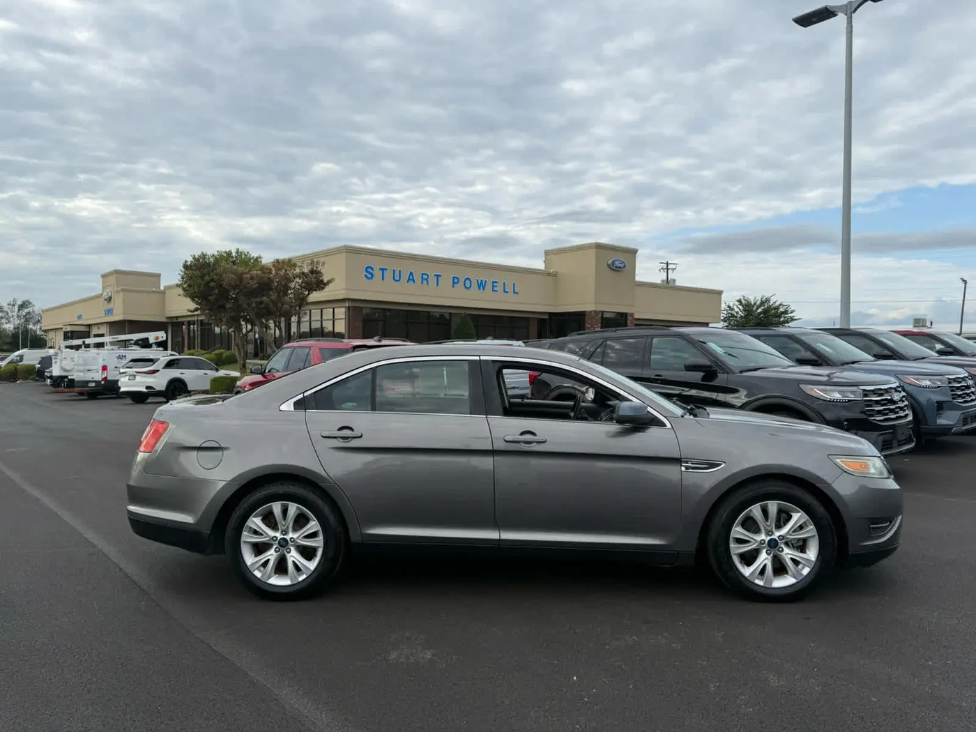 2012 Ford Taurus - $9,900
