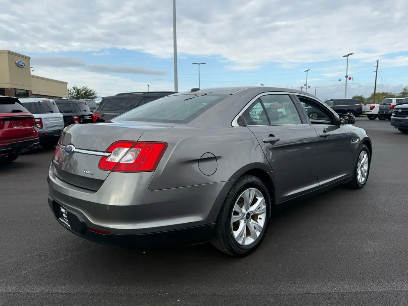 2012 Ford Taurus - $9,900