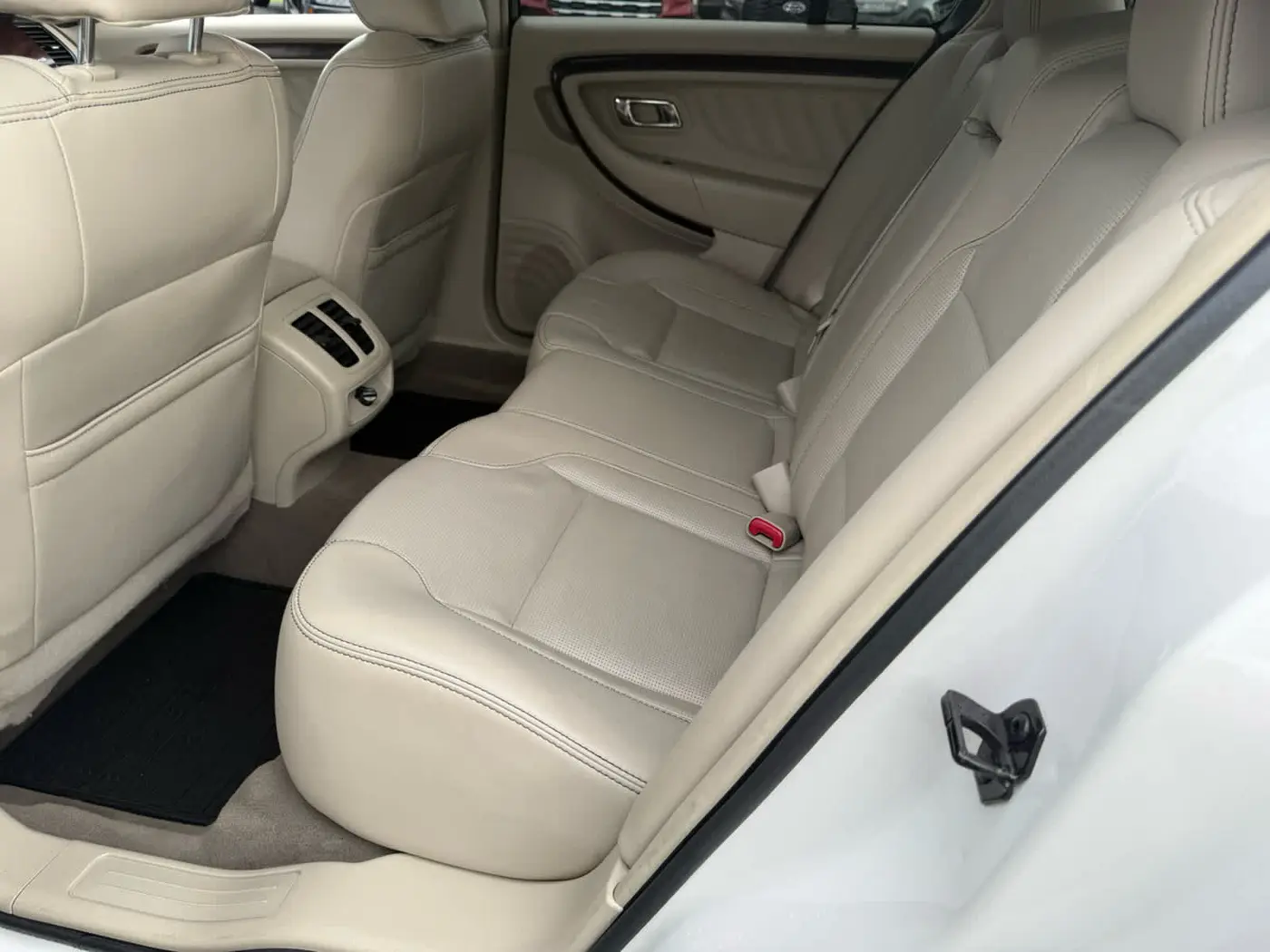 2010 Ford Taurus - $7,500