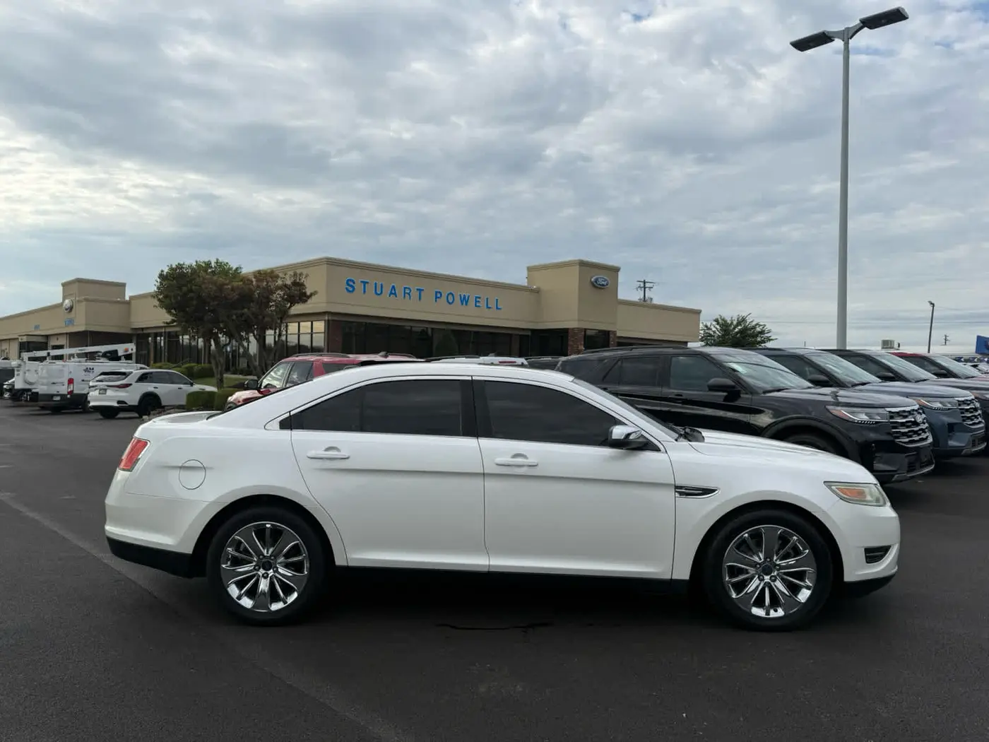 2010 Ford Taurus - $7,500