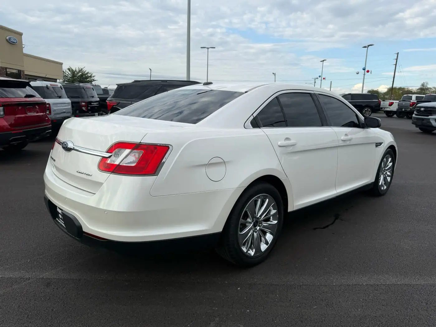 2010 Ford Taurus - $7,500
