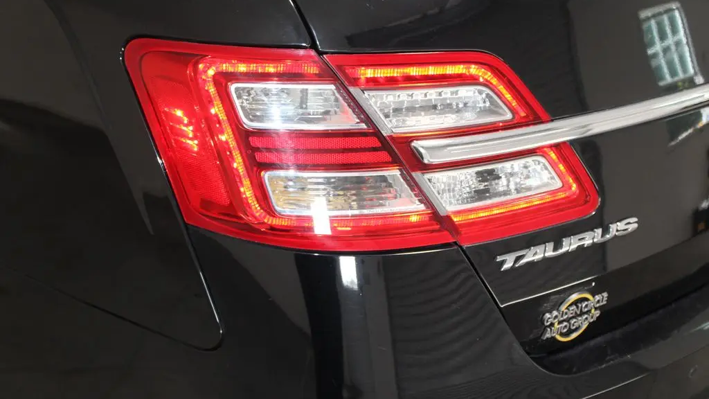 2017 Ford Taurus SEL