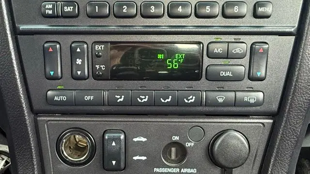 2005 Ford Thunderbird Deluxe