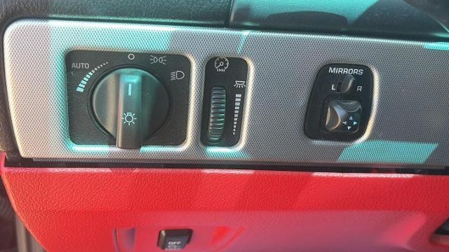 2005 Ford Thunderbird Deluxe