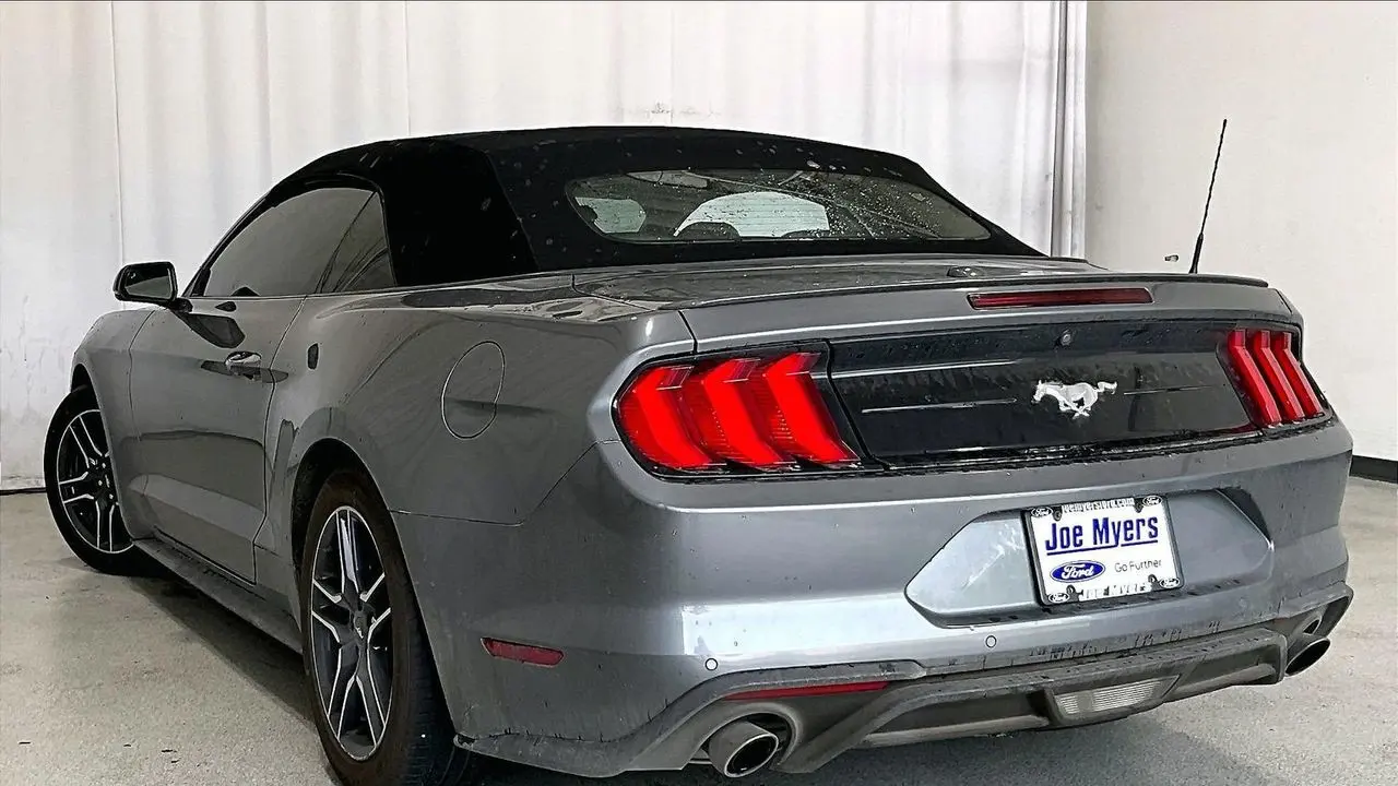 2022 Ford Mustang EcoBoost