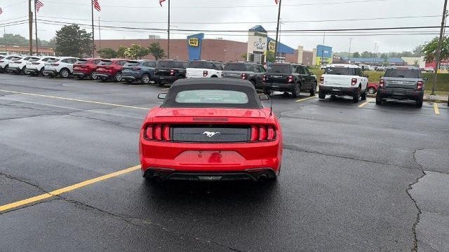 2022 Ford Mustang EcoBoost